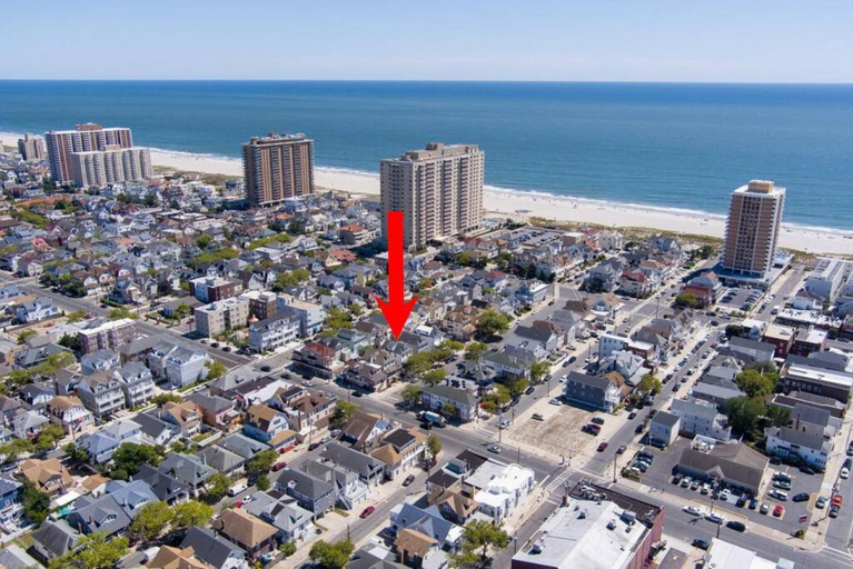 Others 2, Gammys Beach Getaway Sleeps 20 2 blocks to Beach, Atlantic