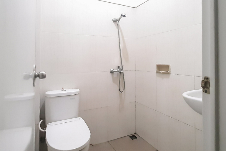 Bathroom 3, RedDoorz Syariah near Transmart Mall Palembang, Palembang