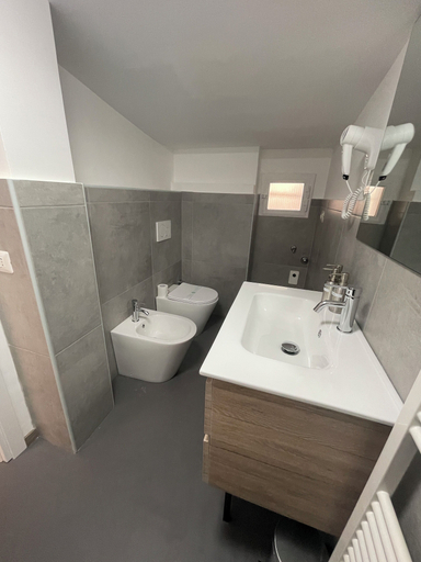 Bathroom 5, Central Suite 57, Torino