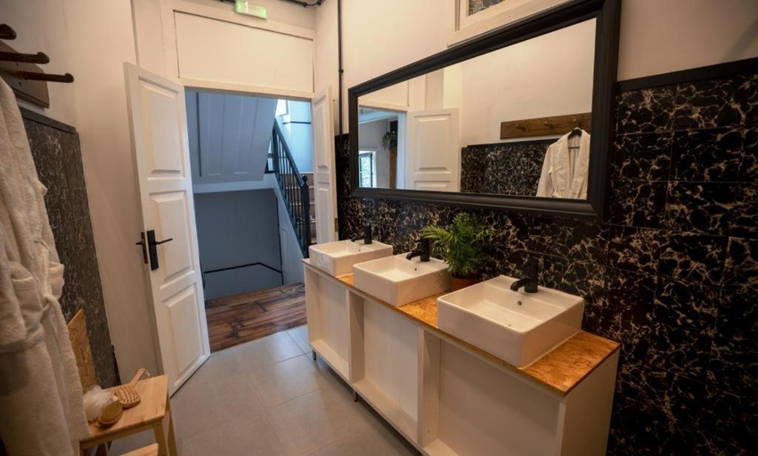 Bathroom 2, Inn Door 21 - Hostel & Suite, Bragança