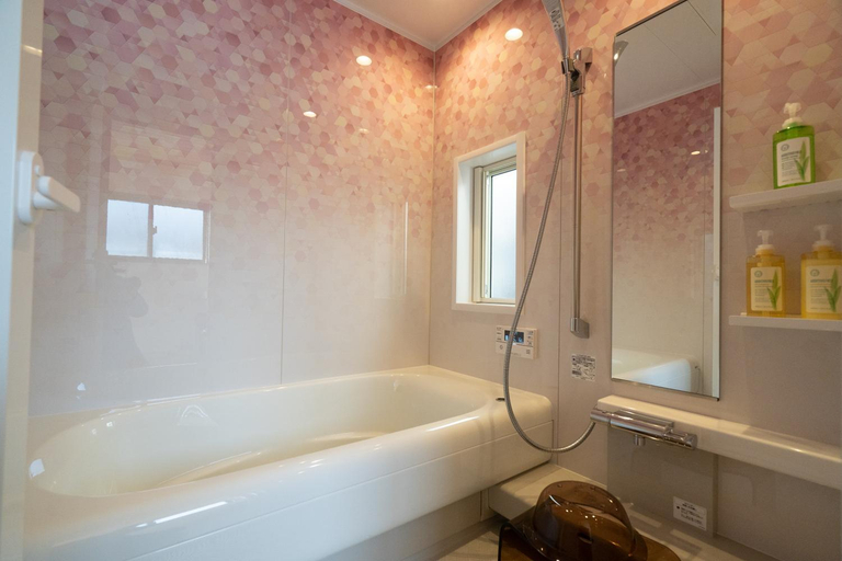 Bathroom 3, Kaizoji Shukubo Sakurami, Ine