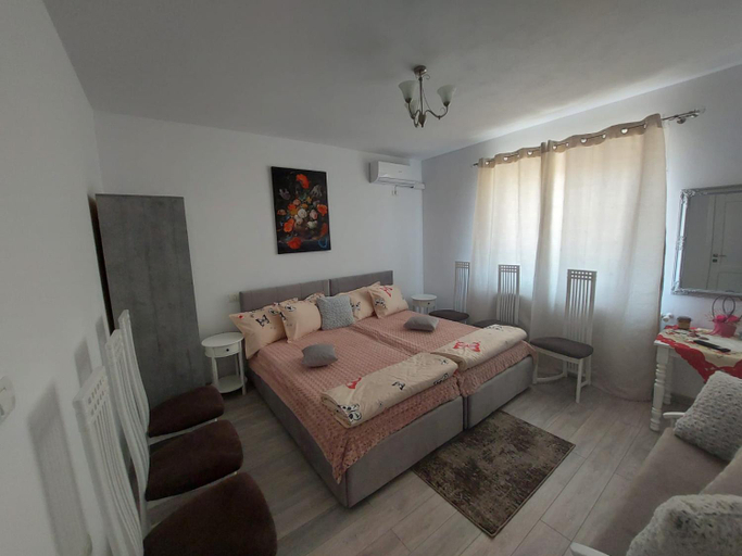 Others 4, Casa Ramona, Socodor