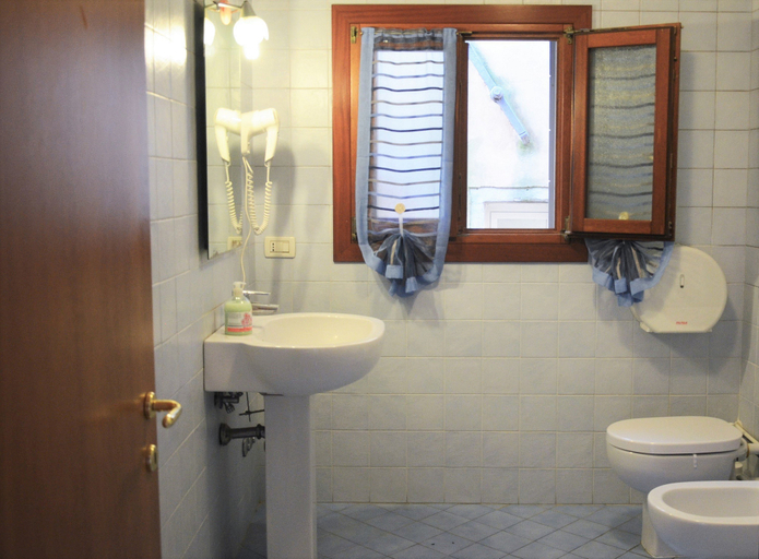 Bathroom 3, Best Holidays Venice, Venezia