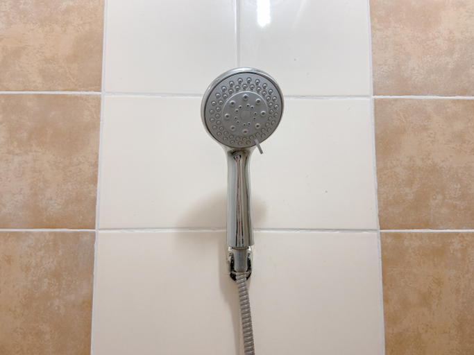 Bathroom 5, Spacious 1BR Apartment at The Edge Bandung By Travelio, Cimahi
