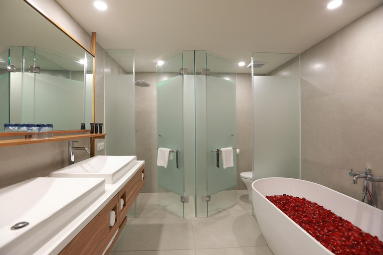 Bathroom 16