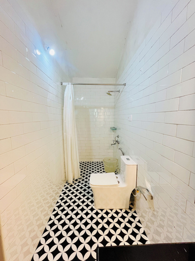 Bathroom 5, BouganVilla, The Nilgiris