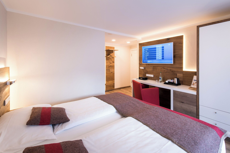 Bedroom 3, Hotel Butterfly, Visp