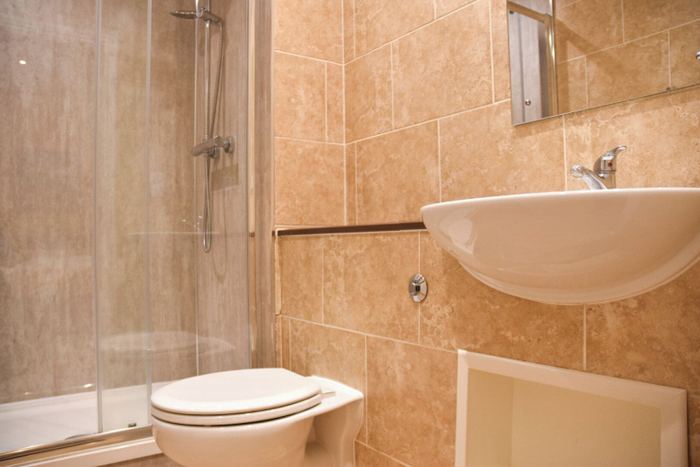Bathroom 3, Dunstanburgh Castle Inn, Northumberland