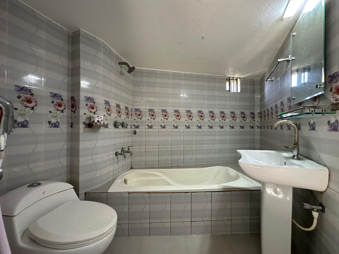 Bathroom 4, Hotel Nice Look Kuakata, Patuakhali