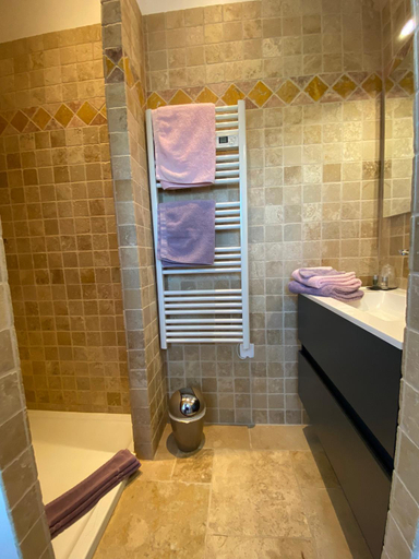 Bathroom 10
