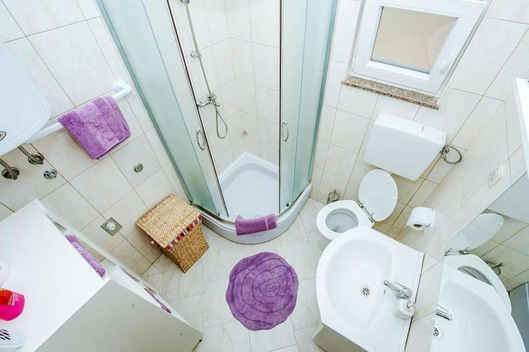 Bathroom 3, Apartments Perinic, Nin