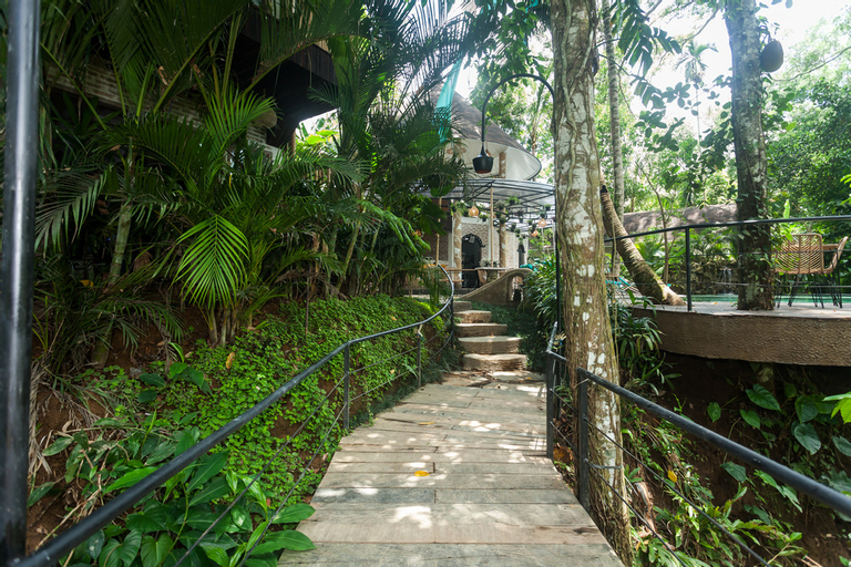 Exterior & Views 7