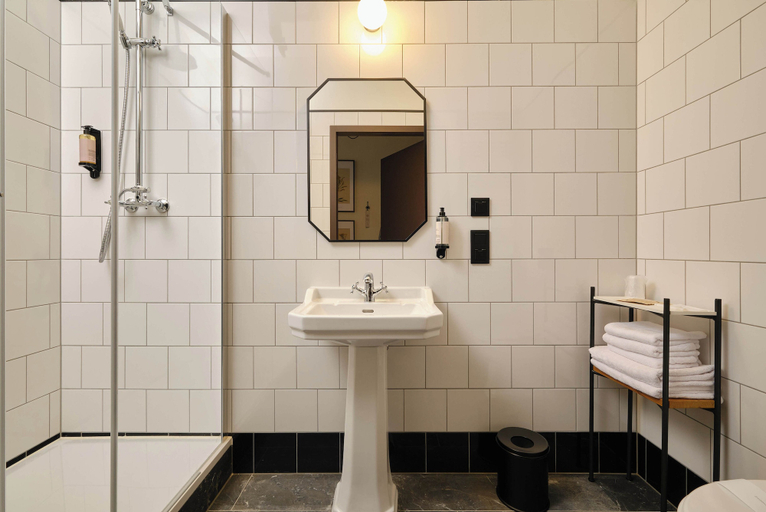 Bathroom 4, ARCHE KLASZTOR WROCŁAW, Trzebnica
