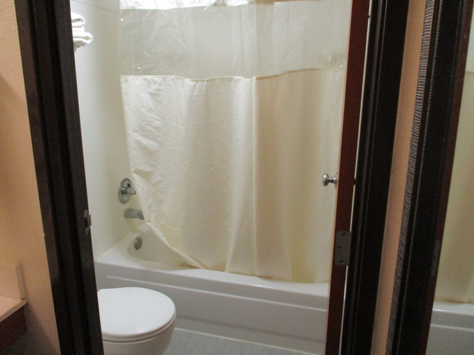 Bathroom 4, Northwoods Inn & Suites Blackduck, Beltrami