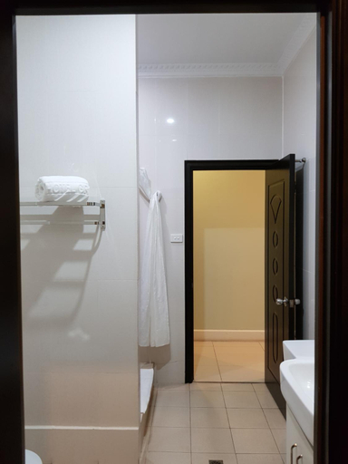Bathroom 4, Lae City Hotel, Lae