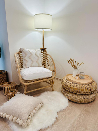 Cozy and Unique apartment near train station, Bratislava III