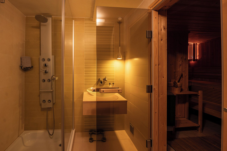 Bathroom 4, Chalet Les Ecureuils, Visp