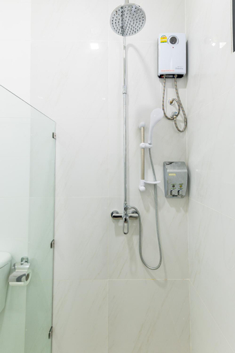 Bathroom 12