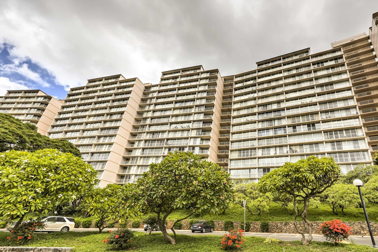 Makaha Condo Near Pokai Bay Beach with Ocean View!, Honolulu
