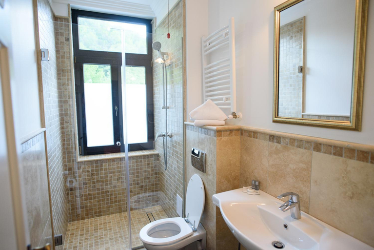 Bathroom, Hotel Versay, Baile Herculane