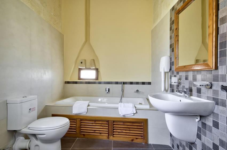 Bathroom 3, Farmhouse Razzett Cora