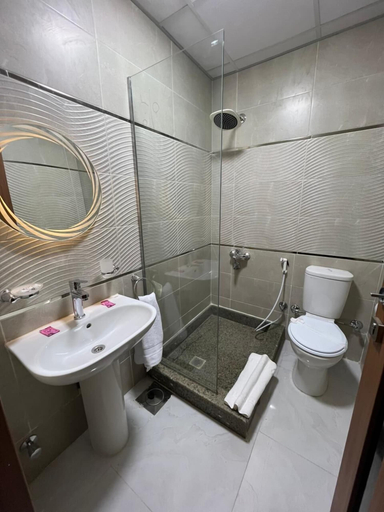 Bathroom 3, Royal Home Hotel, Qasr an-Nil