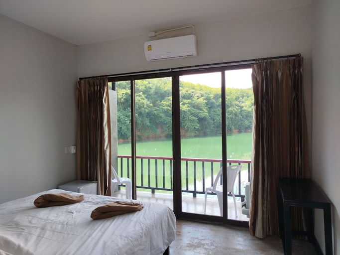 Bedroom 3, Lake View Resort, Phunphin