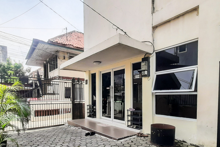 Exterior & Views 2, RedDoorz Syariah near Transmart Mall Palembang, Palembang