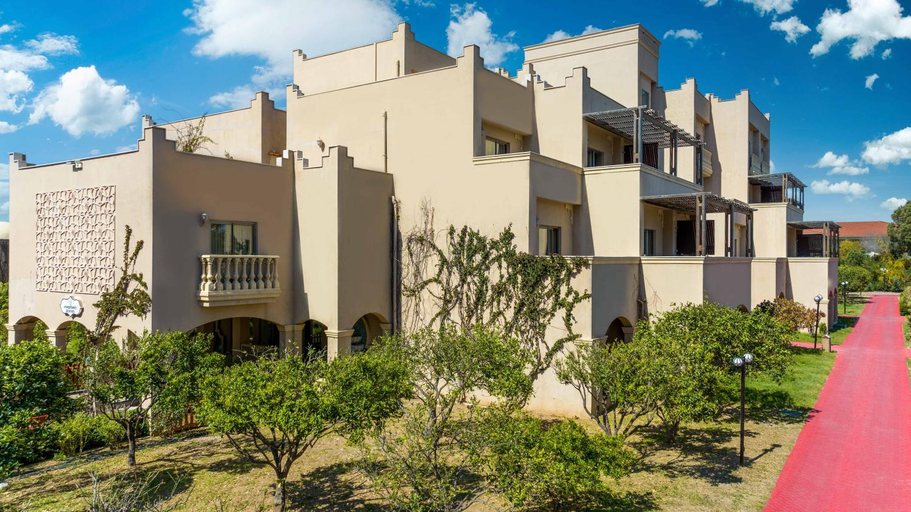 Exterior 3