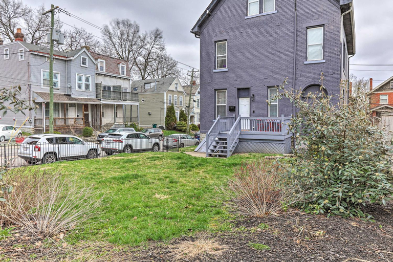 Pet-Friendly Condo with Deck about 3 Mi to Dtwn!, Hamilton