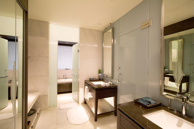 Bathroom 14