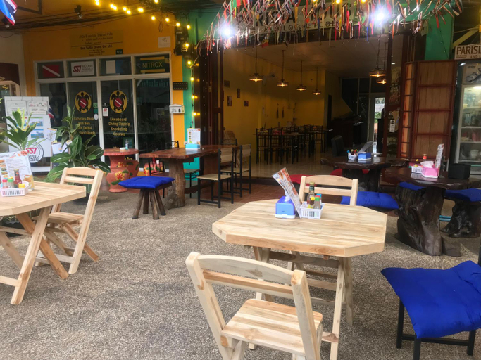 Food & Drinks, Parisia House, Takua Pa