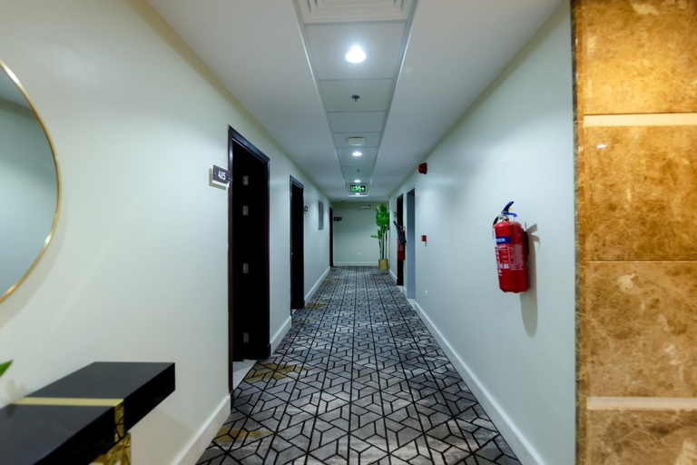 Others 3, Romance Hotel, Makkah