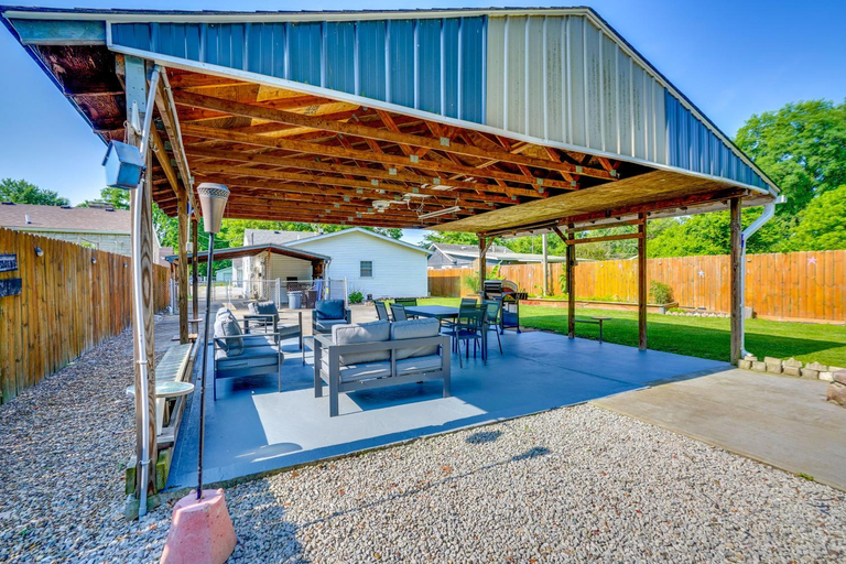 Sport & Beauty, Pet-Friendly Clarksville Home w/ Central A/C, Clark