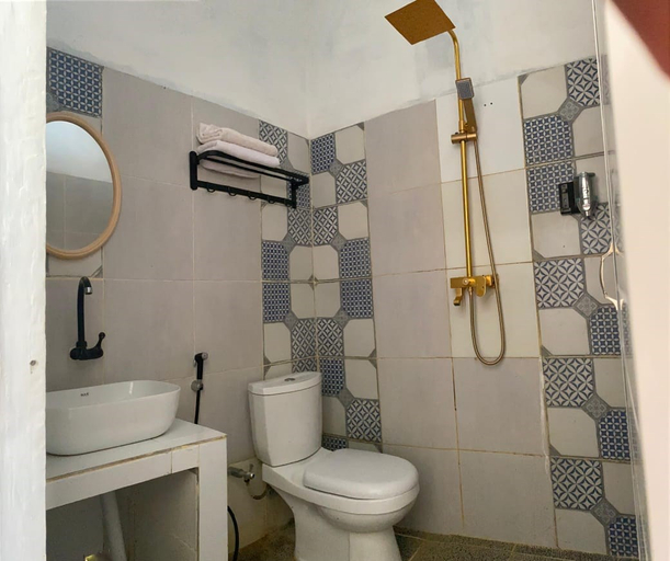 Bathroom 5, Hotel Montella MR Syari'ah, Aceh Barat