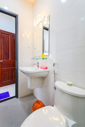 Bathroom 3, Gem Apartment, District 2