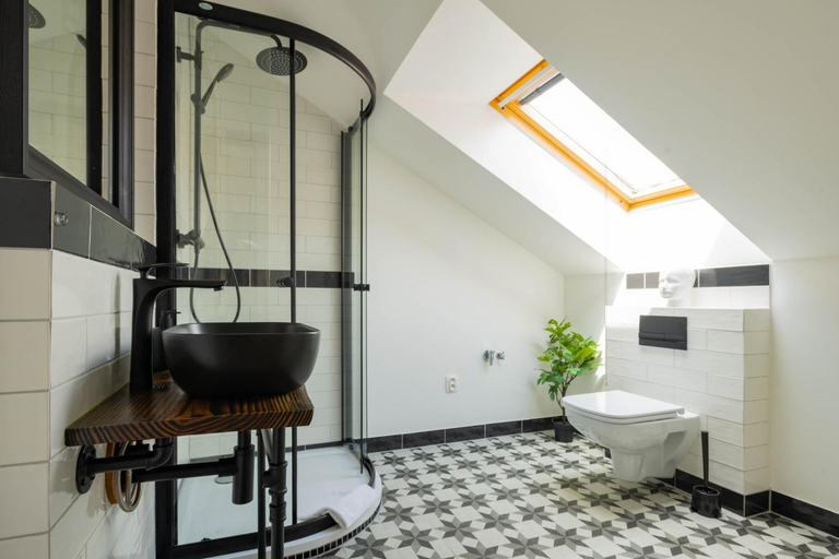 Bathroom 10