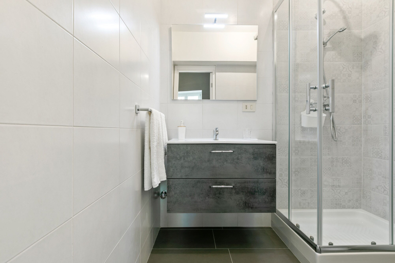 Bathroom 3, Stylish Flat Maqueda, Palermo