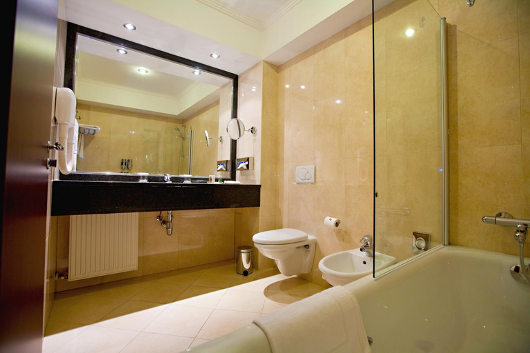 Bathroom 5, Ramada Hotel & Suites by Wyndham Bucharest North, Municipiul Bucuresti