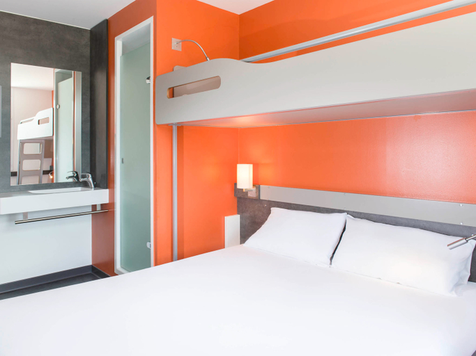 Bedroom 3, ibis budget Airport Lyon Saint-Exupery, Rhône
