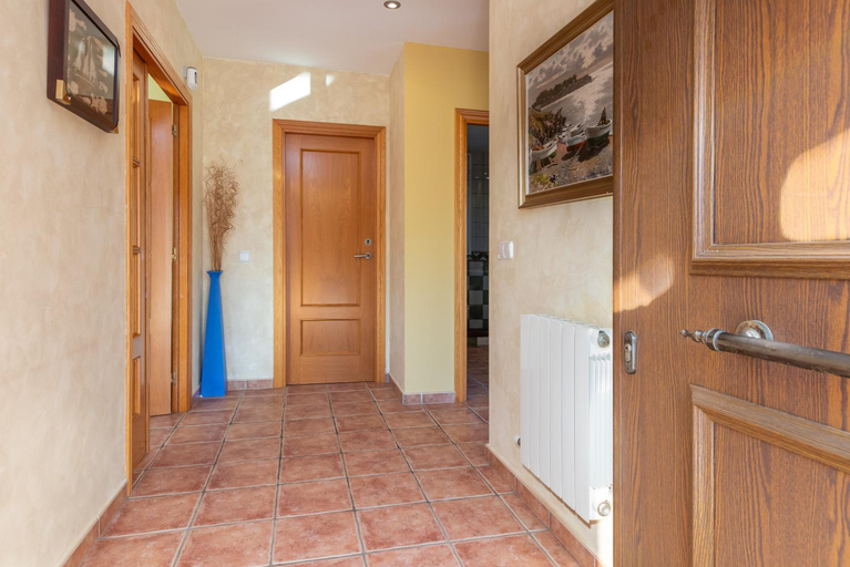 Others 4, Casa con piscina, Girona