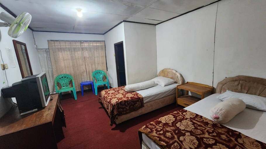 Bedroom 3, HOTEL LORUS, Paser