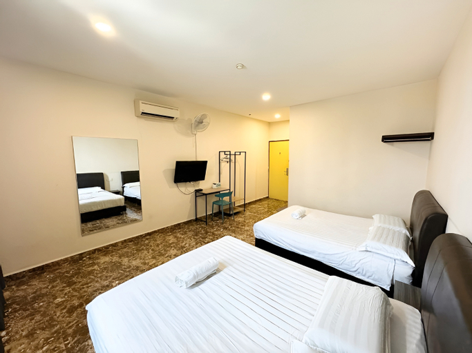Bedroom 3, Furich Hotel Enterprise by ZUZU, Temerloh