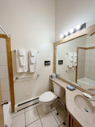 Others 2, Cabin A Suite Bed and Breakfast, Teller