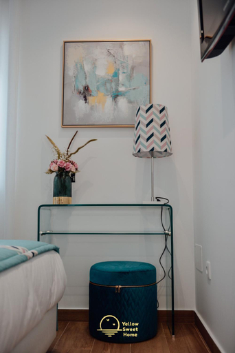 Bedroom 3, Yellow Sweet Home - Maria, Beatriz e Marbia, Nazaré