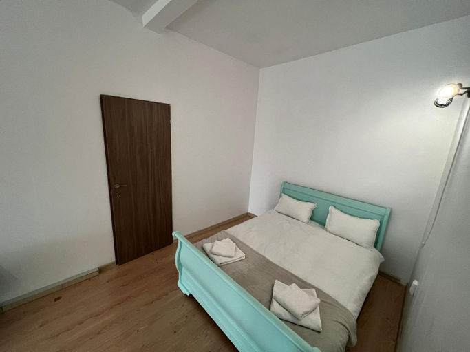 Others 3, Compact House, Cluj-napoca