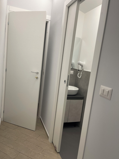Bathroom 5, Central Suite 57, Torino