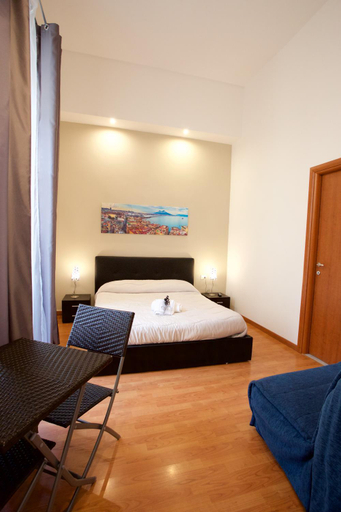 Others 4, B&B MetroNapoli, Napoli