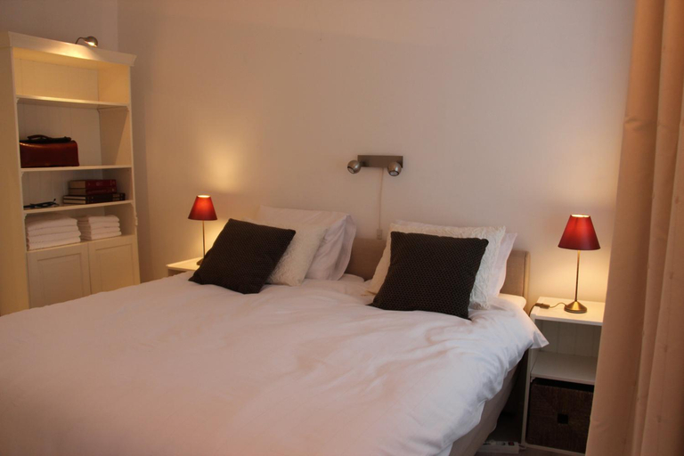 Others 2, B&B de Dorpsdokter, Tilburg