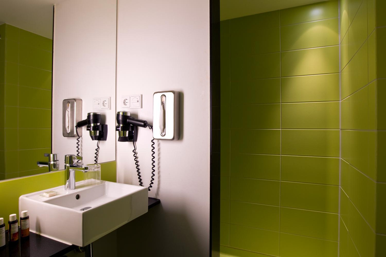 Bathroom 3, Hotel Gat Point Charlie, Berlin
